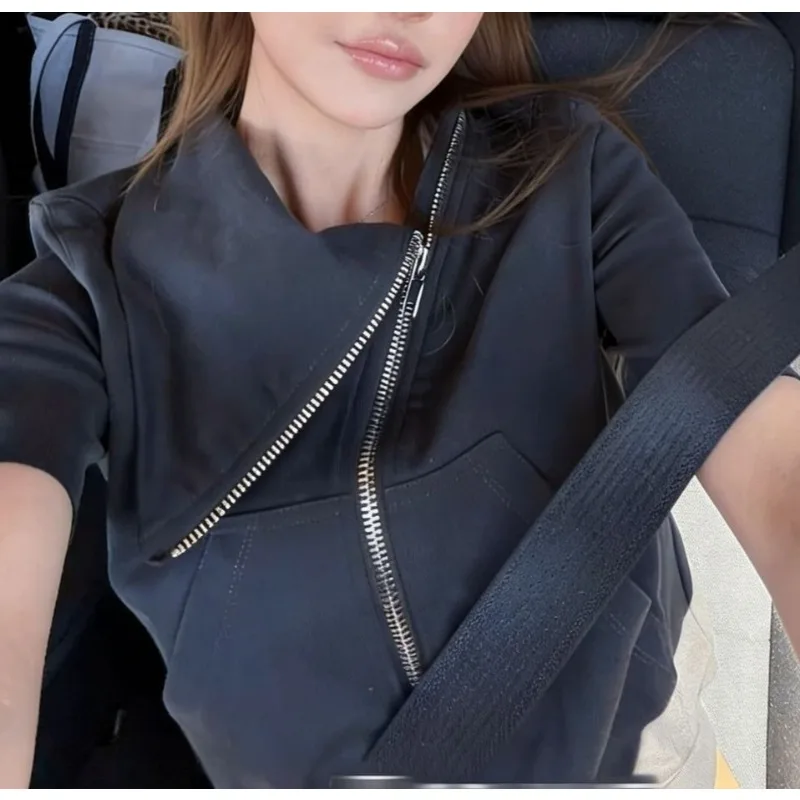 Metal Zipper Black Short-sleeved Sweater Spring and Summer New Black Functional and Thin Versatile Short Top
Metal Zipper Black Short-sleeved Sweater Spring and Summer New Black Functional and Thin Versatile Short Top