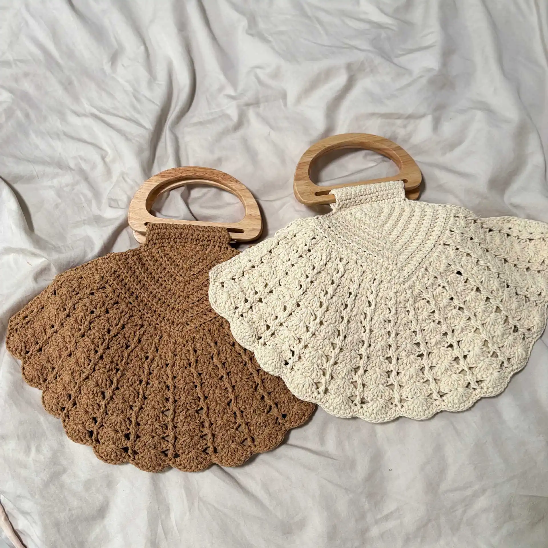 Shell Shaped Wooden Handle Handbags For Women French Casual Fashion Travel Vacation Style Knitted Jacquard Shoulder Bags
Shell Shaped Wooden Handle Handbags For Women French Casual Fashion Travel Vacation Style Knitted Jacquard Shoulder Bags
