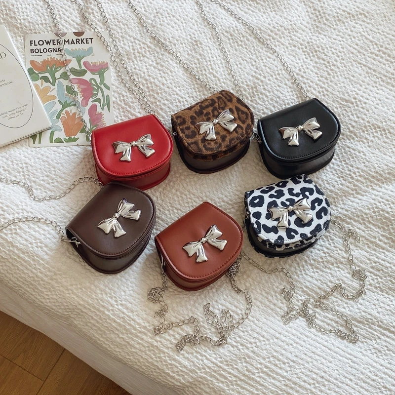 Cute Bow PU Chain Little Girls Mini Shoulder Bag for Kids Fashion Coin Purse Small Handbags LovelyChildren's Messenger Bags
Cute Bow PU Chain Little Girls Mini Shoulder Bag for Kids Fashion Coin Purse Small Handbags LovelyChildren's Messenger Bags