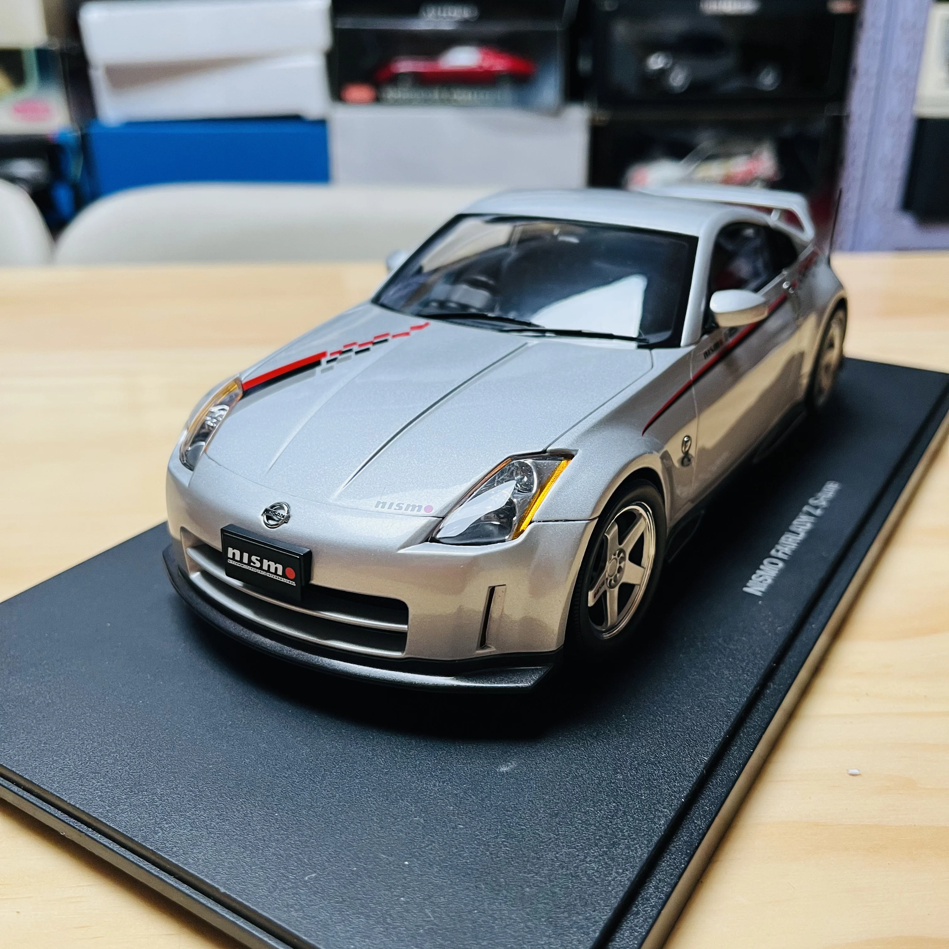 Autoart 1:18 350Z S-TUNE NISMO Silver JDM Simulation Limited Edition All Open Alloy Metal Статическая модель автомобиля Игрушка в подарок
Autoart 1:18 350Z S-TUNE NISMO Silver JDM Simulation Limited Edition All Open Alloy Metal Статическая модель автомобиля Игрушка в подарок