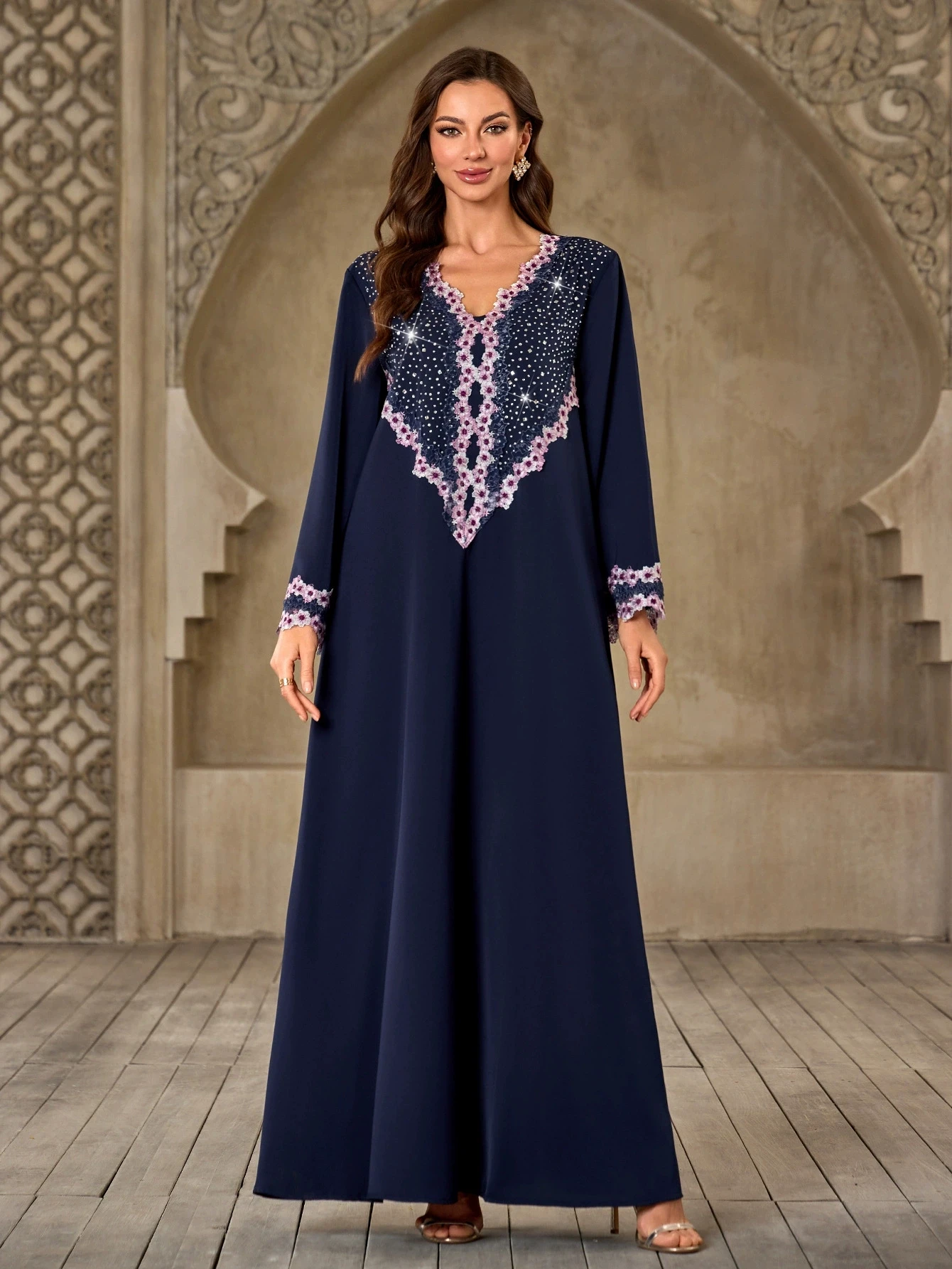 Middle East Saudi Arabia Morocco Muslim Luxury Fashion Robe V-neck Hot Diamond Loose Islamic Ramadan Robe Dress
Middle East Saudi Arabia Morocco Muslim Luxury Fashion Robe V-neck Hot Diamond Loose Islamic Ramadan Robe Dress