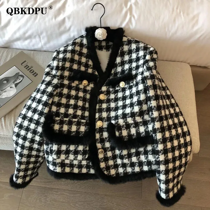 Winter Thick Plus Velvet Plaid Cropped Tweed Jacket Women Spliced Faux Fur Korean Woolen Coat Vintage V Neck Long Sleeve Outwear
Winter Thick Plus Velvet Plaid Cropped Tweed Jacket Women Spliced Faux Fur Korean Woolen Coat Vintage V Neck Long Sleeve Outwear