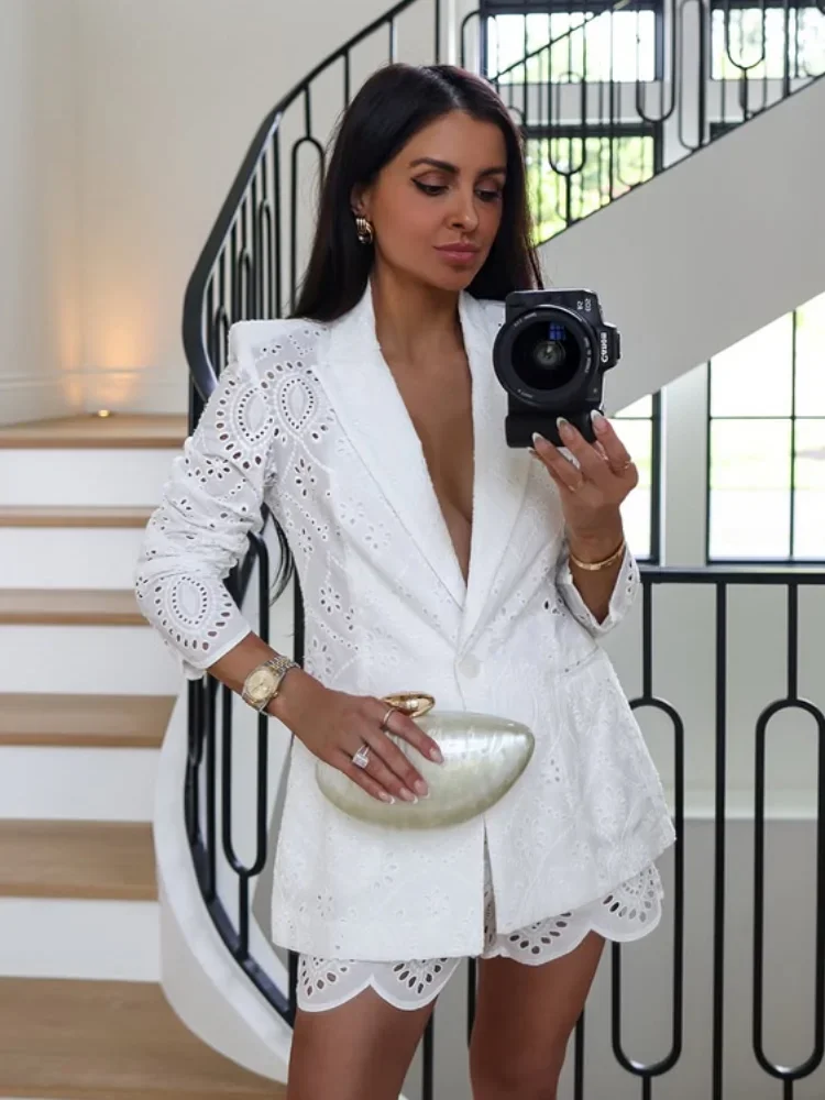 White Patchwork Shorts Suits Women Chic Solid Lapel V-neck Full Sleeves Waist Cinching Coat Short Pant Sets 2026 Daily Outfit
White Patchwork Shorts Suits Women Chic Solid Lapel V-neck Full Sleeves Waist Cinching Coat Short Pant Sets 2026 Daily Outfit