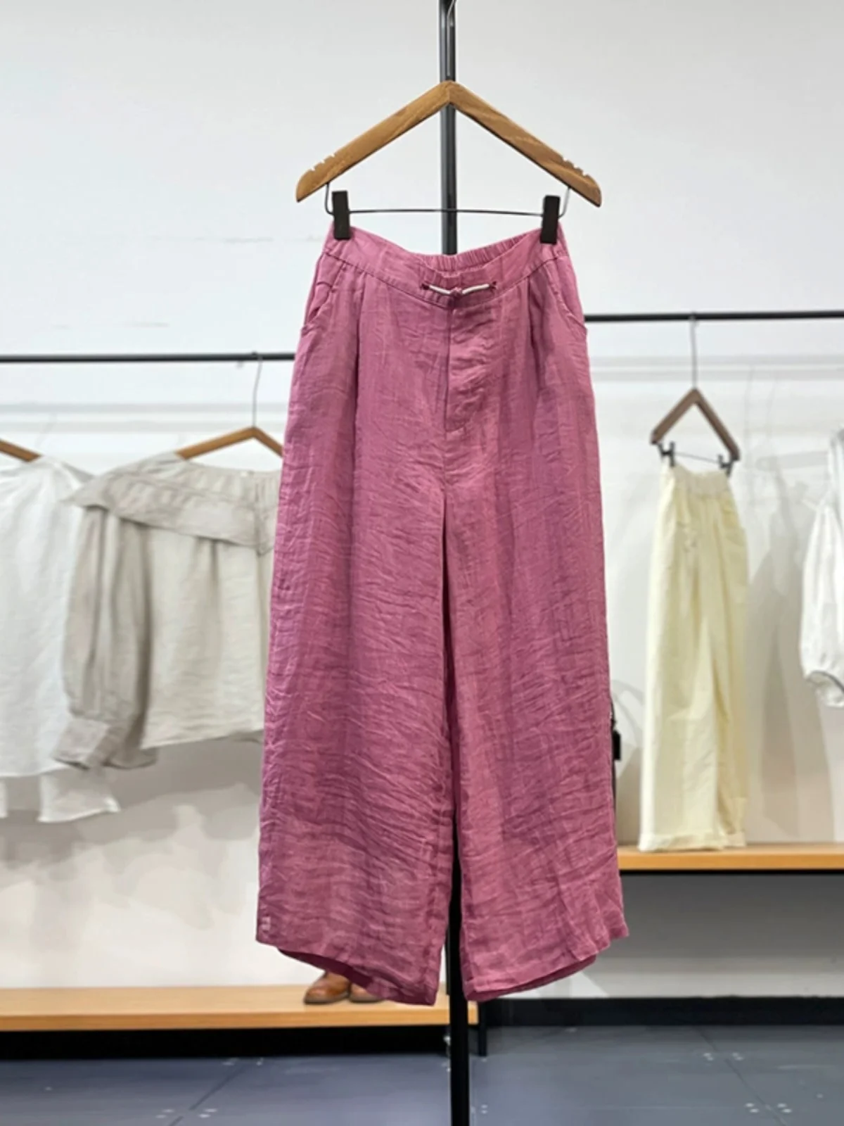 Retro Chinese Style Wide Leg Pants Women's Summer Loose Casual Nine-Piece Button Cotton Linen Trousers Fashionable Commute Style
Retro Chinese Style Wide Leg Pants Women's Summer Loose Casual Nine-Piece Button Cotton Linen Trousers Fashionable Commute Style