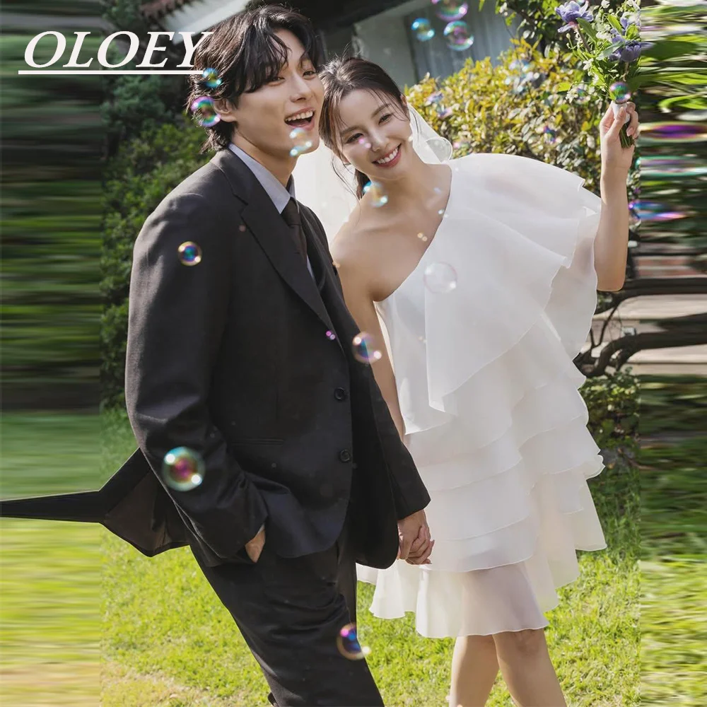 OLOEY Simple Short Wedding Dress Korea Photohshoot One Shoulder Muti Layer Organza Mini Bridal Gowns Robe De Maries Customized
OLOEY Simple Short Wedding Dress Korea Photohshoot One Shoulder Muti Layer Organza Mini Bridal Gowns Robe De Maries Customized