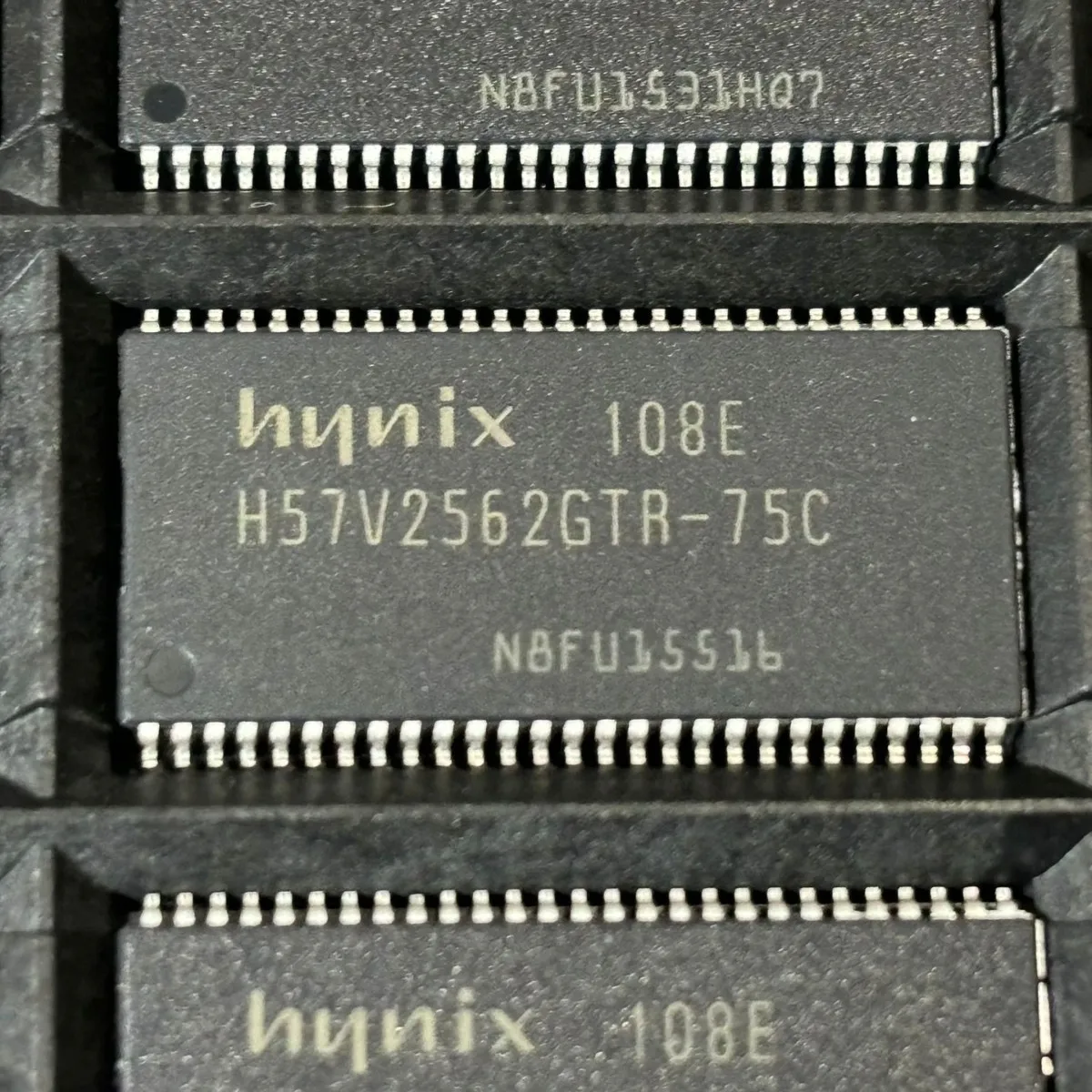 Оригинальная интегральная схема HY57V2562GTR-75C TSOP-54 с шелкографией H57V2562GTR-75C IC
Оригинальная интегральная схема HY57V2562GTR-75C TSOP-54 с шелкографией H57V2562GTR-75C IC
