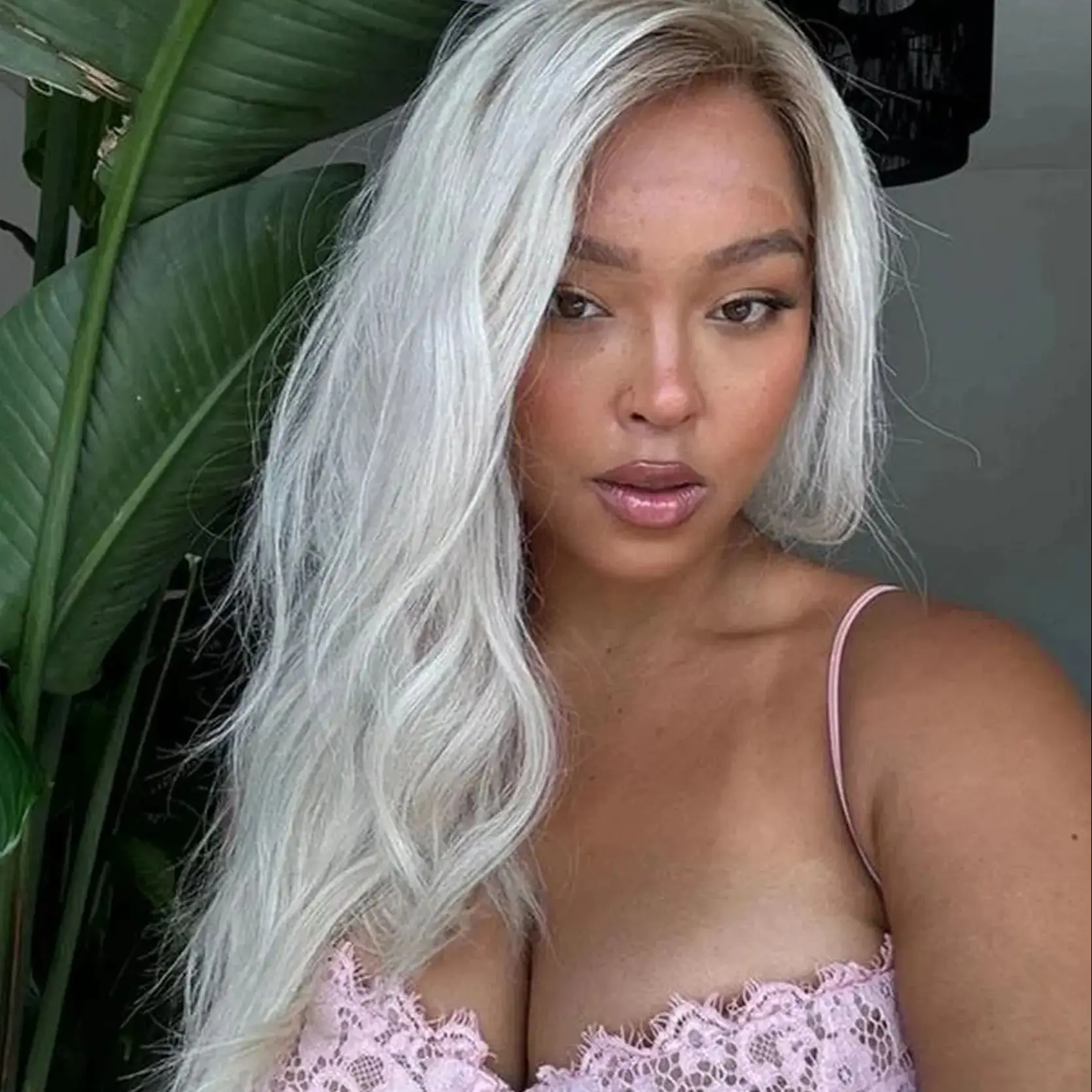 Темные корни Ombre Белый Серый Блондин Швейцарский HD Прозрачный парик фронта шнурка Мягкий натуральный объемный волнистый надувной парик Предварительно выщипанная линия волос
Темные корни Ombre Белый Серый Блондин Швейцарский HD Прозрачный парик фронта шнурка Мягкий натуральный объемный волнистый надувной парик Предварительно выщипанная линия волос