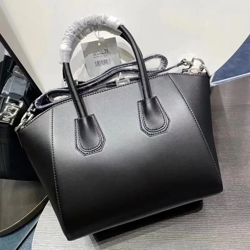 Luxury Women's Real Leather Shoulder Bag Designer Tote Handbag with Large Capacity Durable Fashion Purse for Office Travel
Luxury Women's Real Leather Shoulder Bag Designer Tote Handbag with Large Capacity Durable Fashion Purse for Office Travel