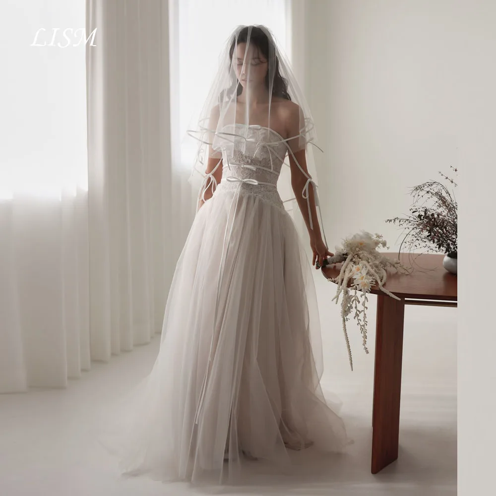 LISM Off Shoulder A-Line Simple Korea Wedding Dress Tulle Silk Elegant Long Bridal Gown Photo Shoot Customize Corsets 웨딩드레스
LISM Off Shoulder A-Line Simple Korea Wedding Dress Tulle Silk Elegant Long Bridal Gown Photo Shoot Customize Corsets 웨딩드레스