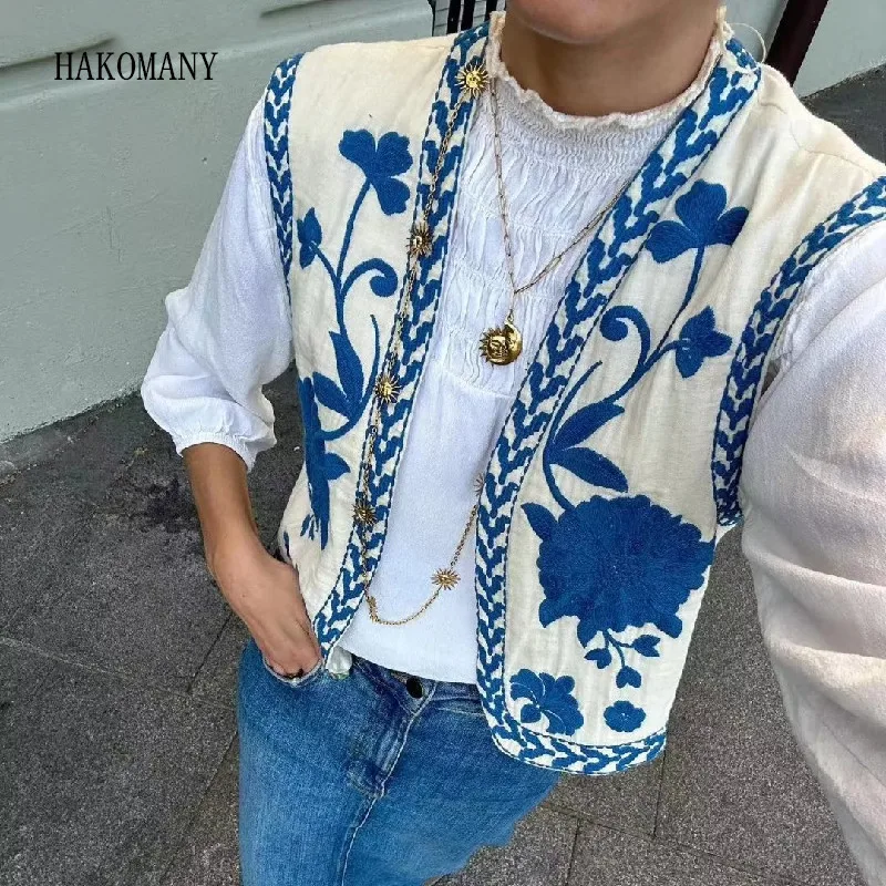 2023 Women Ethnic Embroidery Flower Open Stitching WaistCoat Ladies National Style Vest Jacket Outfits Casual Vacation Crop Top
2023 Women Ethnic Embroidery Flower Open Stitching WaistCoat Ladies National Style Vest Jacket Outfits Casual Vacation Crop Top
