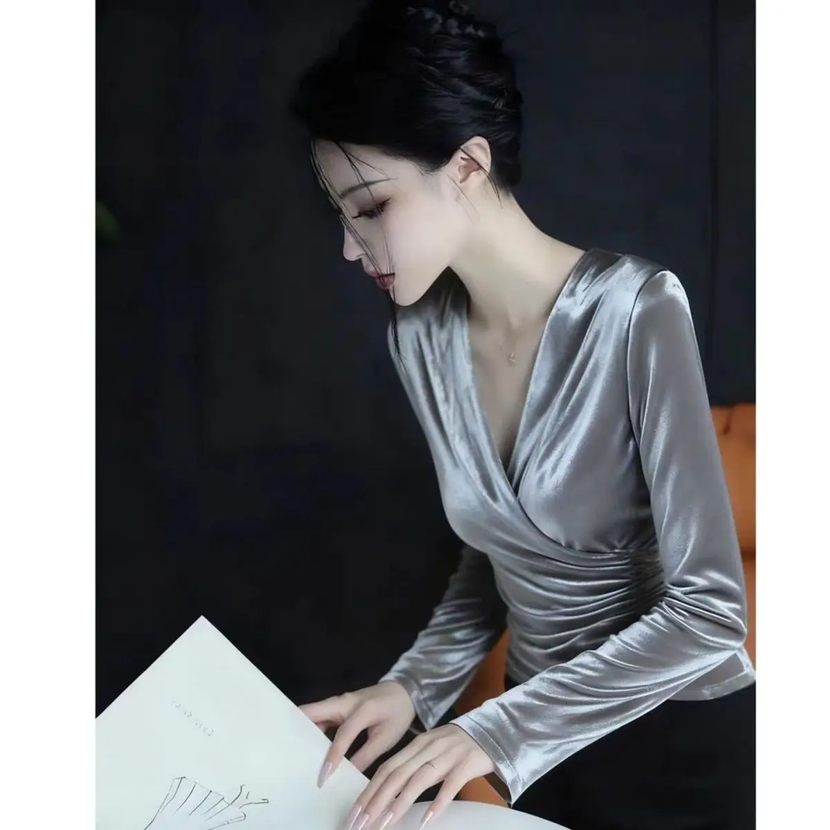 Velvet Long Sve V-Ne irt Women's Inner Wear Gentle Sweet Small Size French Sle Slim Fit Daily Use T-irt
Velvet Long Sve V-Ne irt Women's Inner Wear Gentle Sweet Small Size French Sle Slim Fit Daily Use T-irt