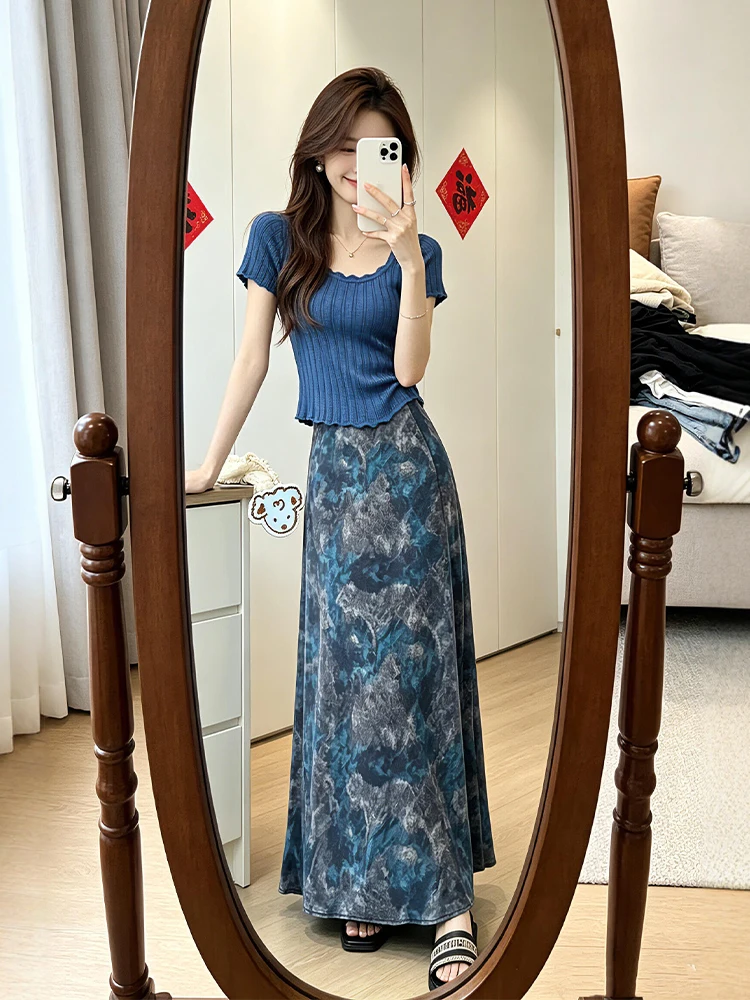 Blue Knitted Ootd Set Summer New Style Salt System Light Maturity Wind Dyed Half Skirt Set Women's Fashion Comfortable Short ...
Blue Knitted Ootd Set Summer New Style Salt System Light Maturity Wind Dyed Half Skirt Set Women's Fashion Comfortable Short ...