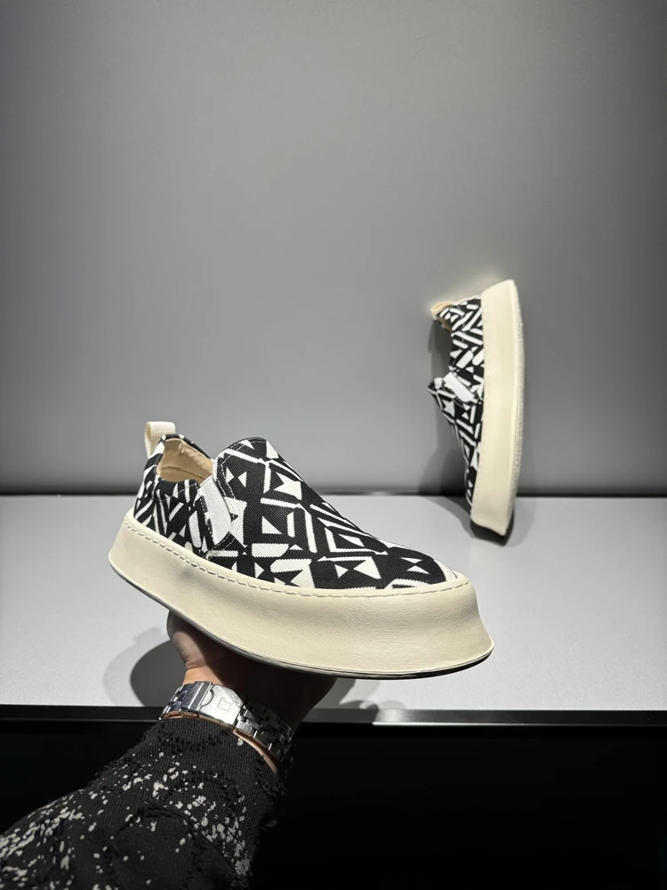 Spring and Summer New Men's Casual Shoes Soft Sole Canvas Printed Trendy Versatile Lefu Shoes for Men
Spring and Summer New Men's Casual Shoes Soft Sole Canvas Printed Trendy Versatile Lefu Shoes for Men