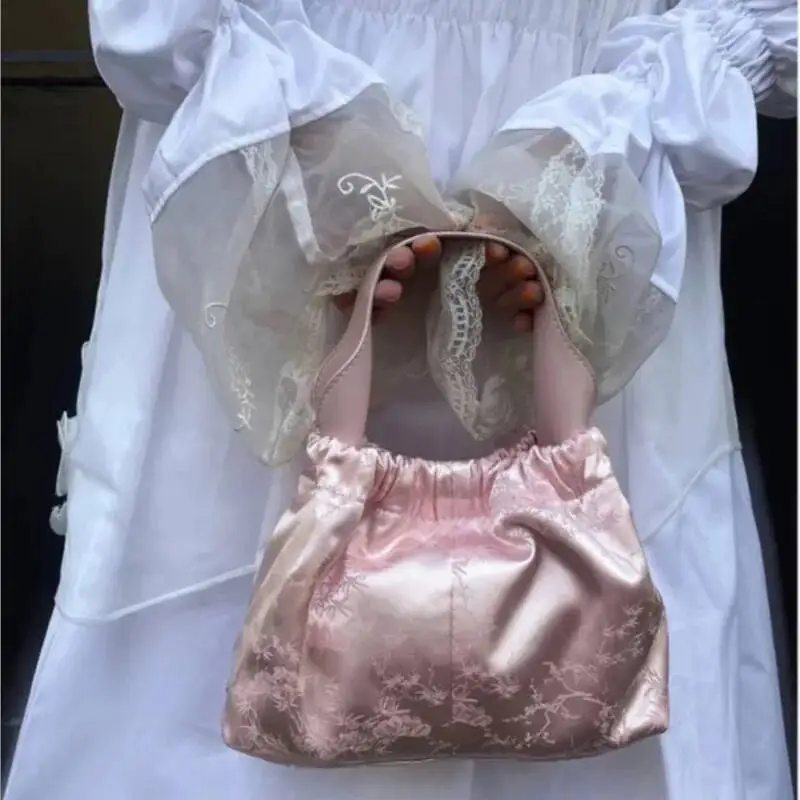 Bloom Fairycore Aesthetic Pink Cloud Hand Bag Ladies Summer Chinese Embroidery Handle Shoulder Bags Women 2025 Purse Female
Bloom Fairycore Aesthetic Pink Cloud Hand Bag Ladies Summer Chinese Embroidery Handle Shoulder Bags Women 2025 Purse Female