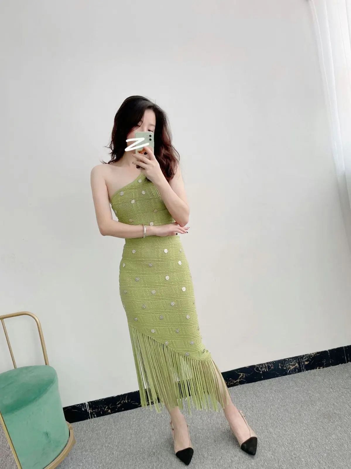 2025 Summer Elegant Knit 2 Piece Set Women V Neck Flare Sleeve Single-Breasted Tassel Sweater Cardigan + Pleated Mini Skirt Suit
2025 Summer Elegant Knit 2 Piece Set Women V Neck Flare Sleeve Single-Breasted Tassel Sweater Cardigan + Pleated Mini Skirt Suit