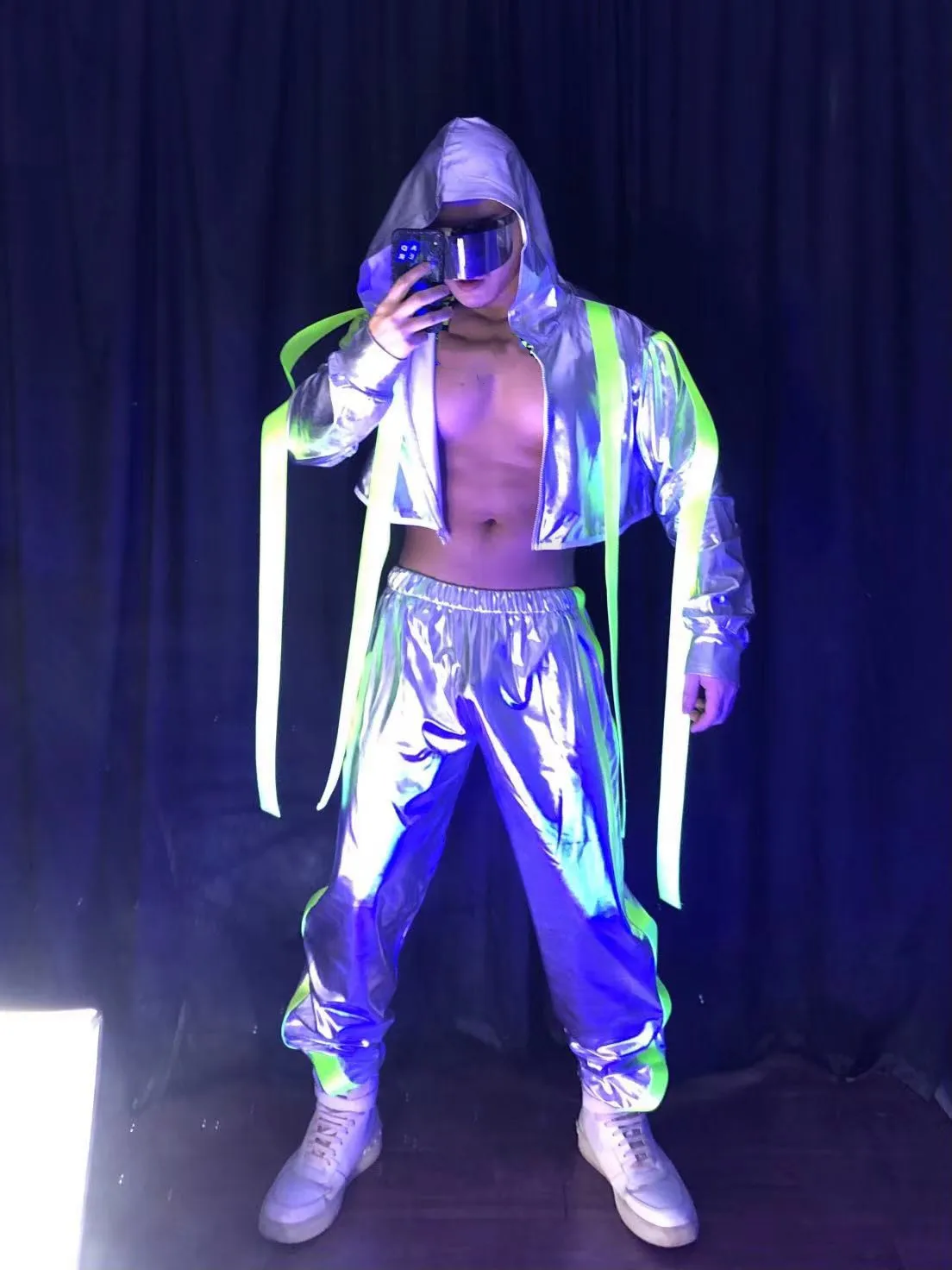 Hooded Jacket Pants Set Rap Singer Performance Wear Bar Nightclub Male Rock Hip Hop Jazz Dance Outfit Fluorescent Silver Bandage
Hooded Jacket Pants Set Rap Singer Performance Wear Bar Nightclub Male Rock Hip Hop Jazz Dance Outfit Fluorescent Silver Bandage