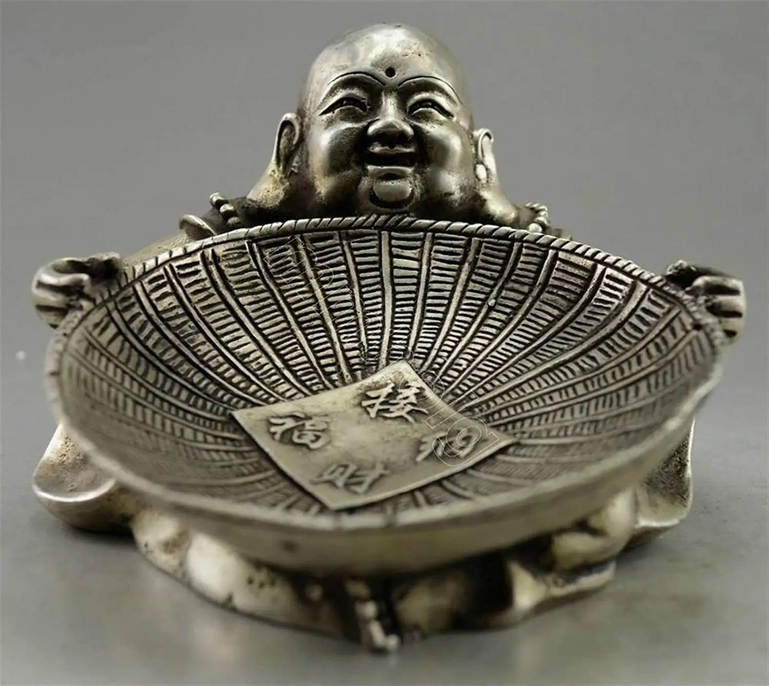 Uongfi Buddha Collectible Decorate Old Handwork Tibet Silver Carved Buddha Hold Dustpan Statue
Uongfi Buddha Collectible Decorate Old Handwork Tibet Silver Carved Buddha Hold Dustpan Statue