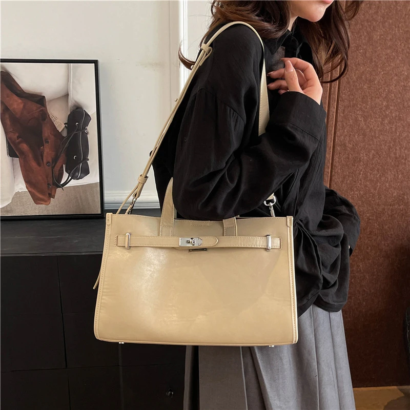 High-Quality Leather Shoulder Bag For Ladies Crossbody Handbag Messenger Tote Luxury Brand Famous Designer Elegant 
High-Quality Leather Shoulder Bag For Ladies Crossbody Handbag Messenger Tote Luxury Brand Famous Designer Elegant