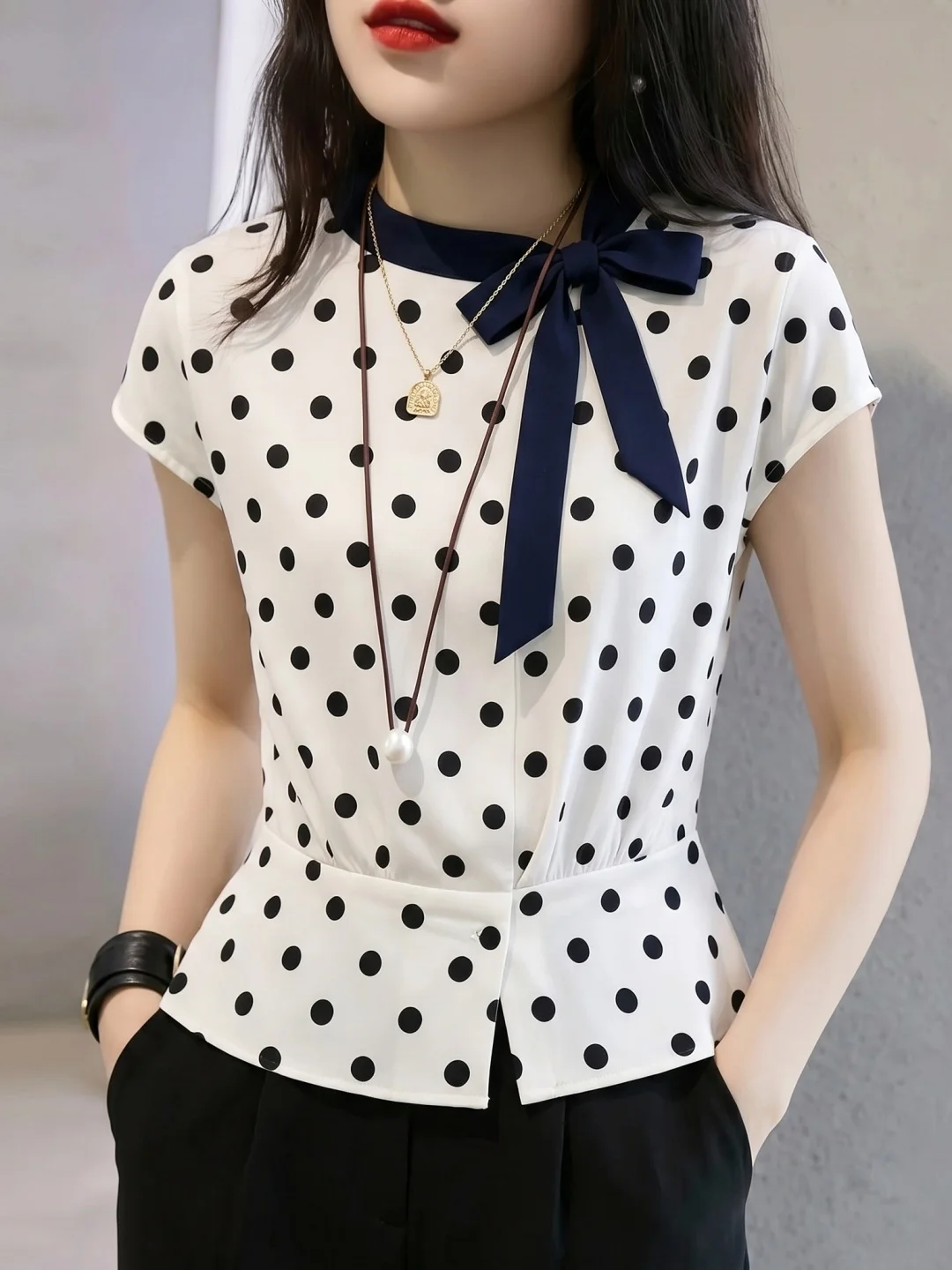 Fashionable Commute Knot Slim Fit Short Sleeve Top Summer 2026 Chic Waist Cinched Elegant Petite Shirt Korean Style
Fashionable Commute Knot Slim Fit Short Sleeve Top Summer 2026 Chic Waist Cinched Elegant Petite Shirt Korean Style