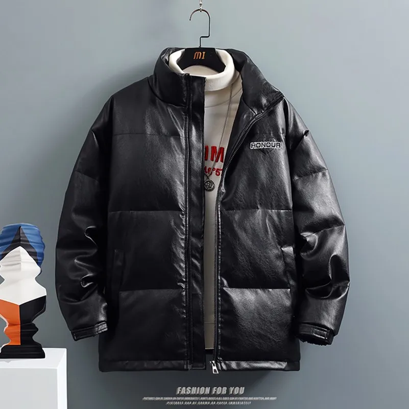 Мужская зимняя утепленная куртка из искусственной кожи с хлопковой подкладкой, воротником-стойкой и отделкой из овечьего вельвета, повседневная, свободного кроя, молодежная, модная
Мужская зимняя утепленная куртка из искусственной кожи с хлопковой подкладкой, воротником-стойкой и отделкой из овечьего вельвета, повседневная, свободного кроя, молодежная, модная