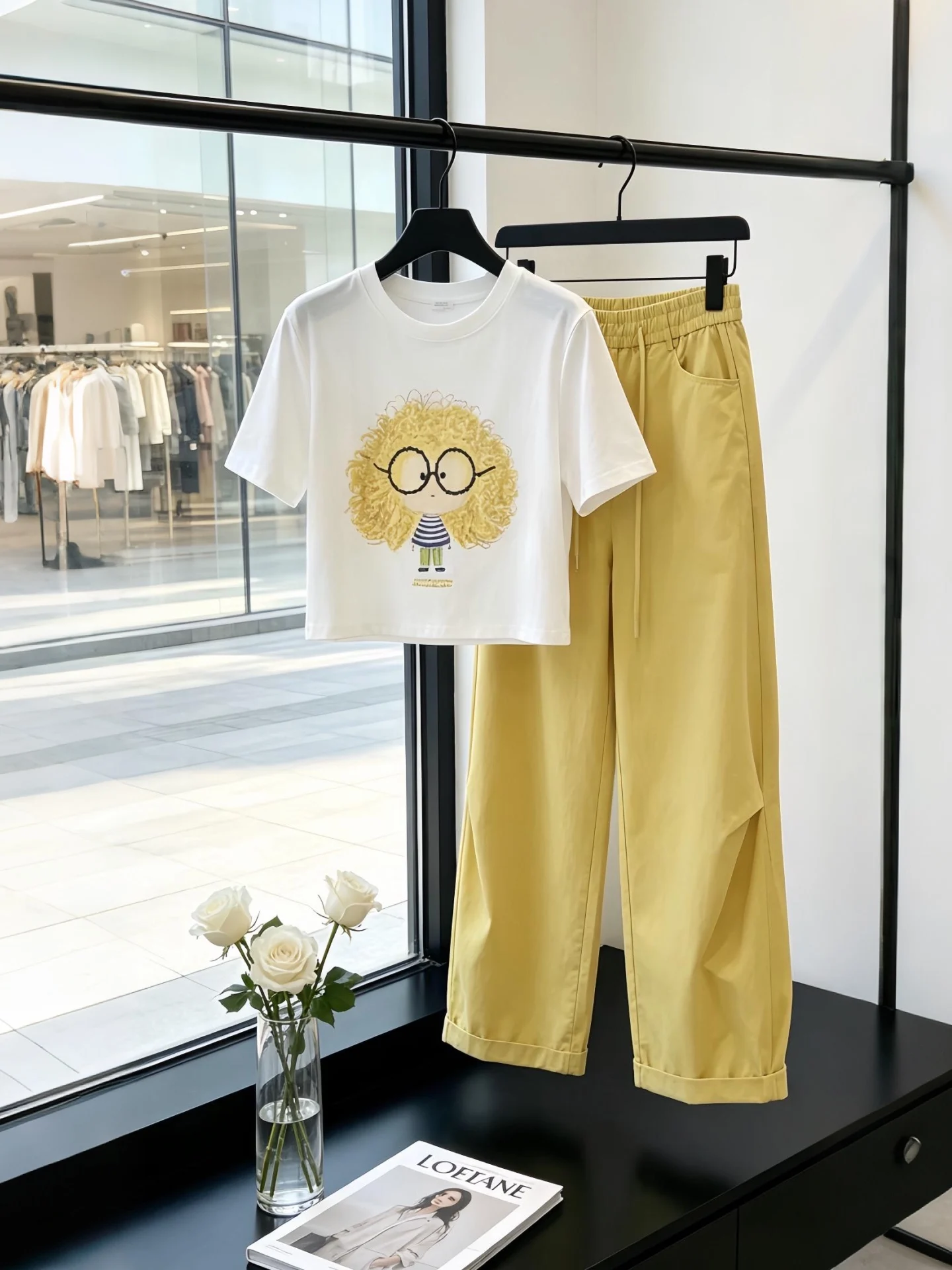 Summer New Style Casual Floral Print Short Sleeve T-Shirt Wide Leg Pants Women's Two-Piece Set Breathable Comfortable Fashion
Summer New Style Casual Floral Print Short Sleeve T-Shirt Wide Leg Pants Women's Two-Piece Set Breathable Comfortable Fashion
