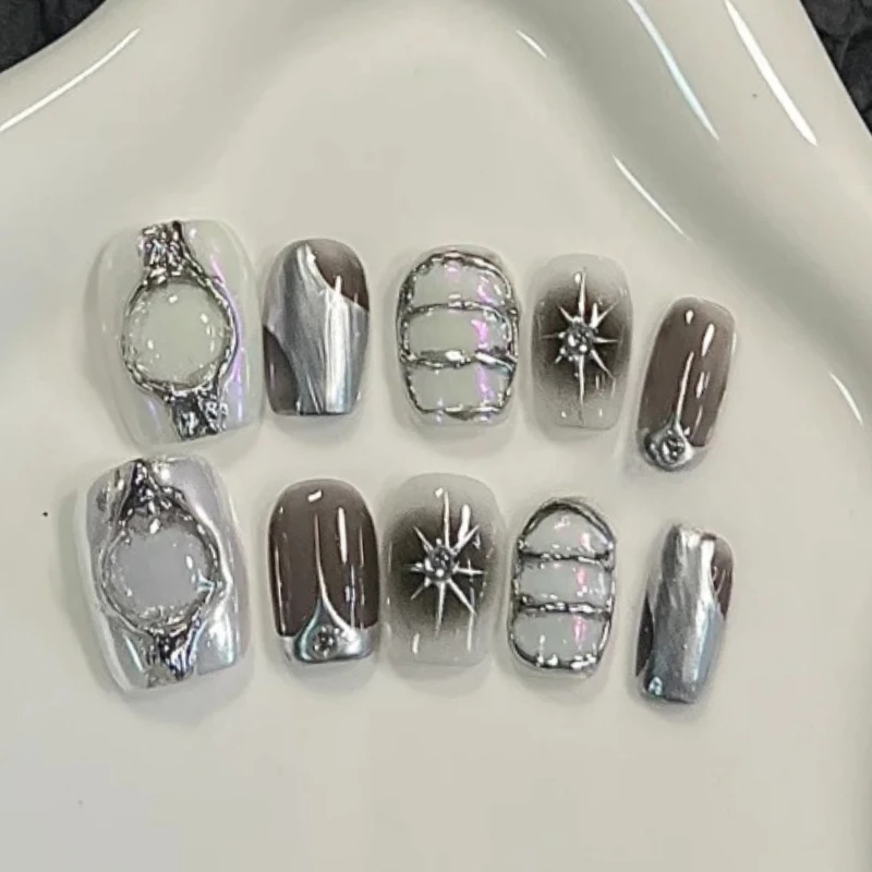 10Pcs Handmade False Nails Cool Metallic Stripe Design Short French Square Head Fashion Y2k Art Nails Patch Detachable Manicure
10Pcs Handmade False Nails Cool Metallic Stripe Design Short French Square Head Fashion Y2k Art Nails Patch Detachable Manicure