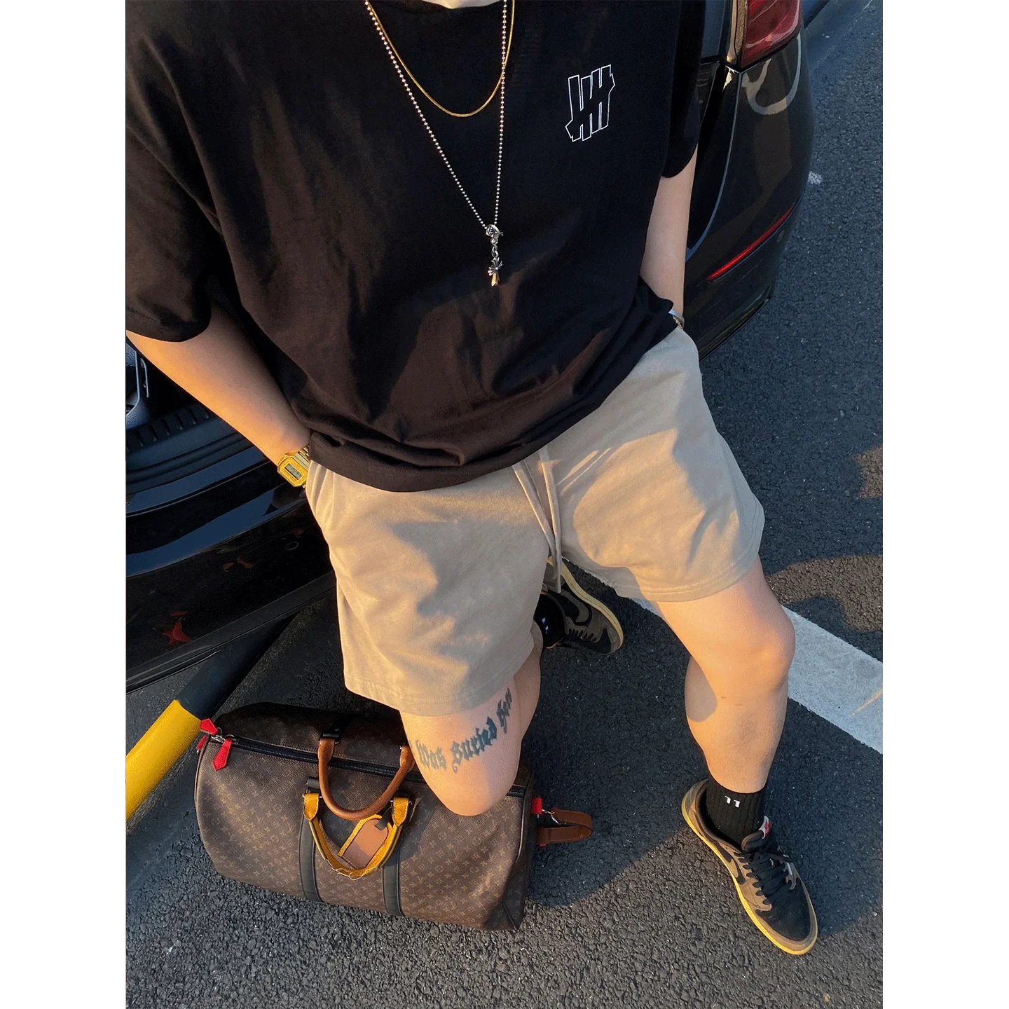 Летние повседневные свободные мужские баскетбольные спортивные шорты в американском стиле, однотонные, цвета хаки, с эластичным поясом, прямого кроя
Летние повседневные свободные мужские баскетбольные спортивные шорты в американском стиле, однотонные, цвета хаки, с эластичным поясом, прямого кроя