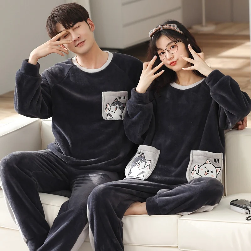 Зимние парные толстые теплые фланелевые пижамные комплекты с длинными рукавами для мужчин, корейские милые коралловые бархатные пижамы, домашняя одежда
Зимние парные толстые теплые фланелевые пижамные комплекты с длинными рукавами для мужчин, корейские милые коралловые бархатные пижамы, домашняя одежда