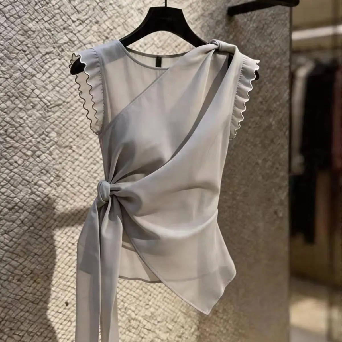 Women Clothing Temperament Lacing Solid Color O-neck Sleeveless Shirts Summer Fashionable Perspective Fashion Blouse Femme Tops
Women Clothing Temperament Lacing Solid Color O-neck Sleeveless Shirts Summer Fashionable Perspective Fashion Blouse Femme Tops