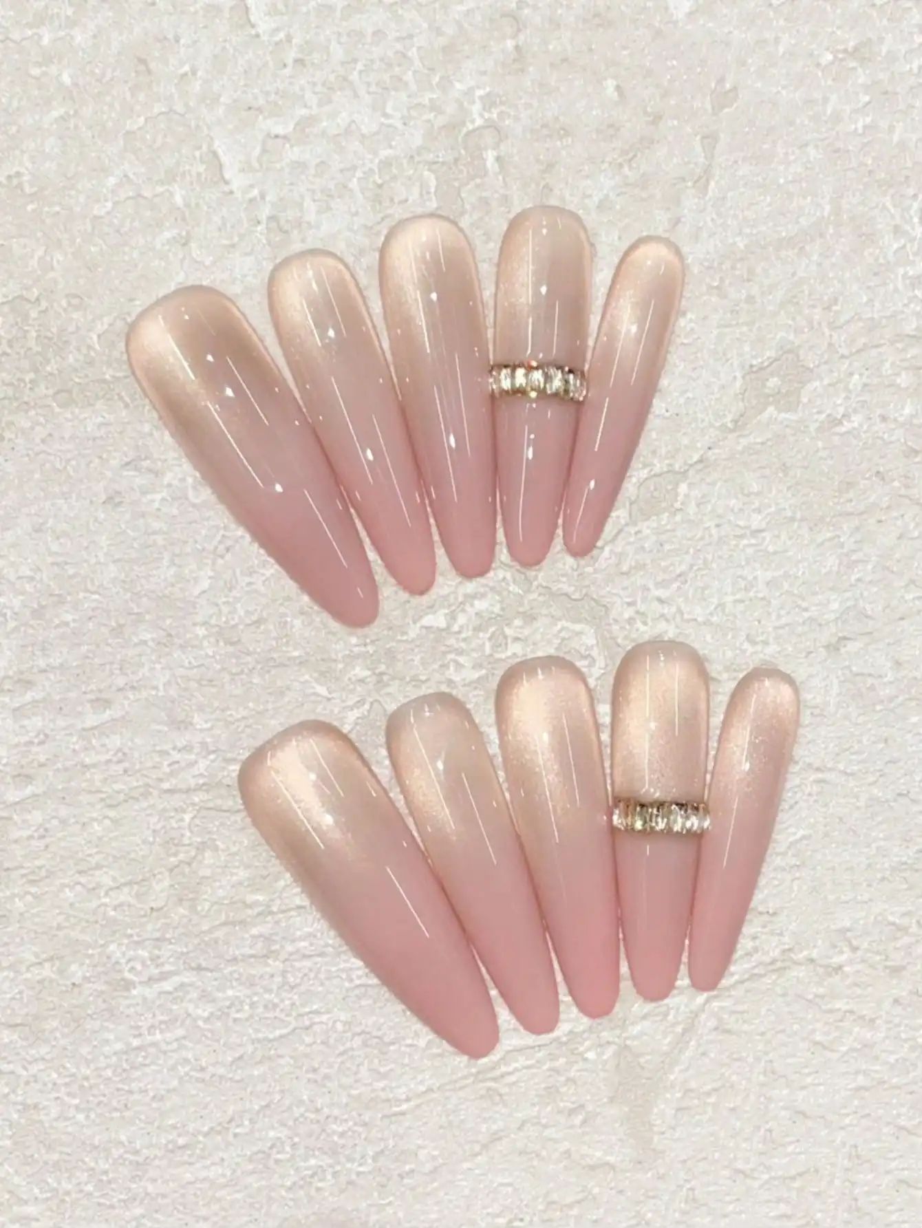10pcs Handmade Long Pointed Nails, Gentle Ombre Peach Pink French Style With Shimmering Gold Cat Eye Sparkling Gold Rhinestones.
10pcs Handmade Long Pointed Nails, Gentle Ombre Peach Pink French Style With Shimmering Gold Cat Eye Sparkling Gold Rhinestones.