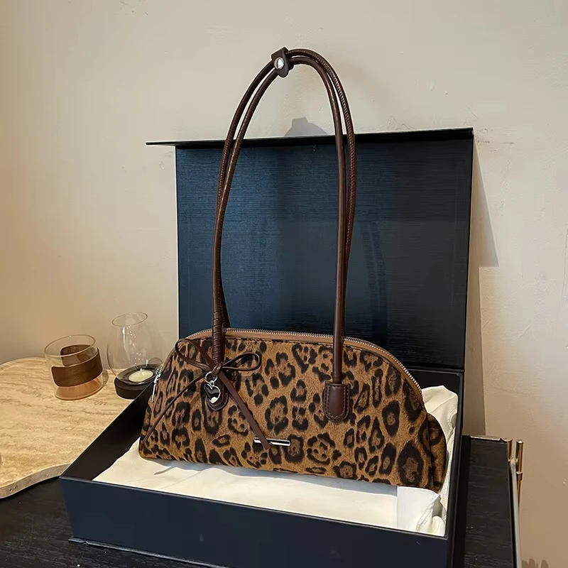 Retro Plaid Leopard Print Color Blocked Shoulder Bag Butterfly Knot Heart-shaped Arge Capacity Underarm Bag Casual Crossbody Bag
Retro Plaid Leopard Print Color Blocked Shoulder Bag Butterfly Knot Heart-shaped Arge Capacity Underarm Bag Casual Crossbody Bag