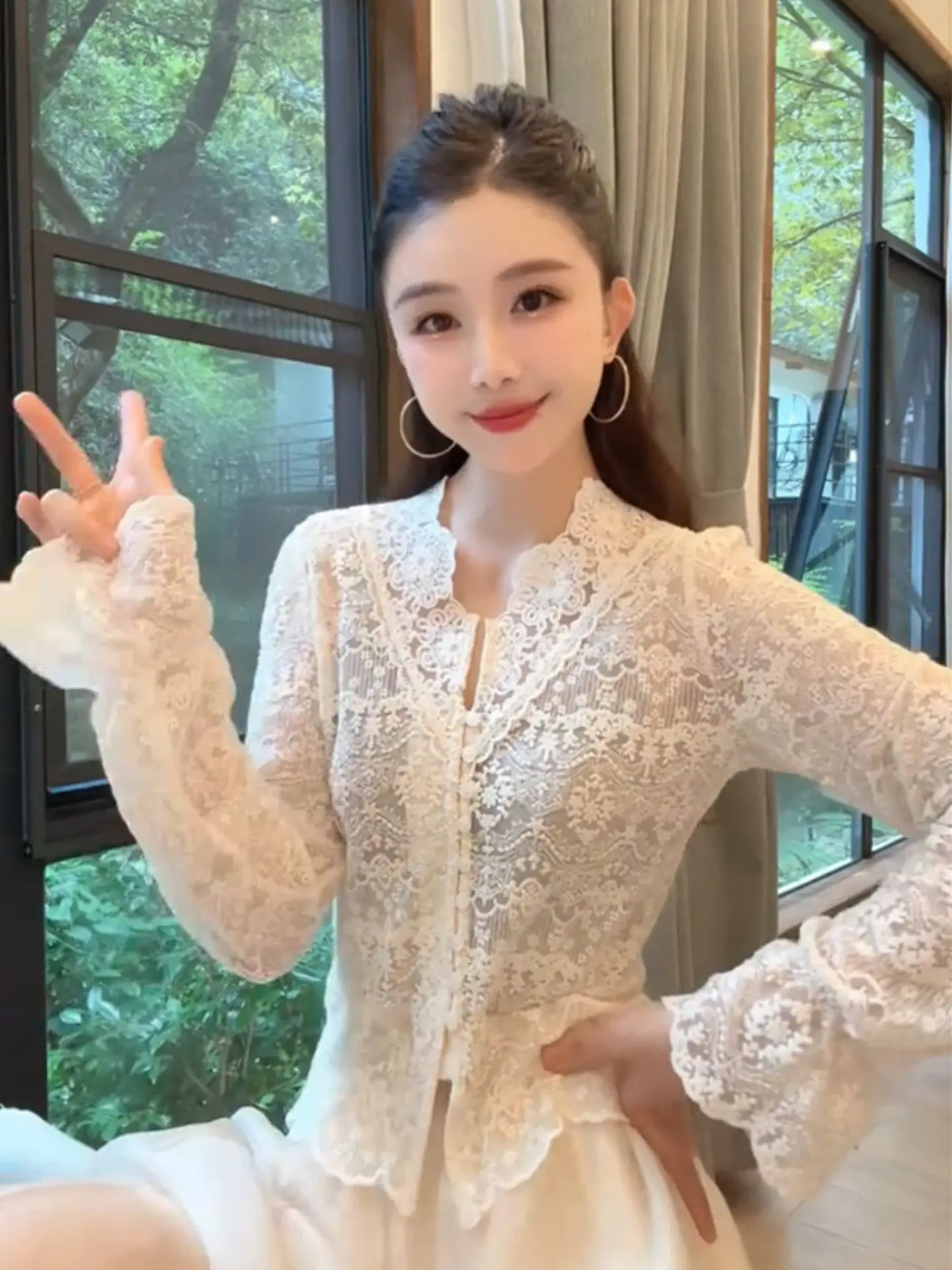 Korean Style Lace V-Neck Long Sleeve Shirt Women's Spring Autumn Hollow out Cardigan Top Light Maturity Blouse Breathable
Korean Style Lace V-Neck Long Sleeve Shirt Women's Spring Autumn Hollow out Cardigan Top Light Maturity Blouse Breathable