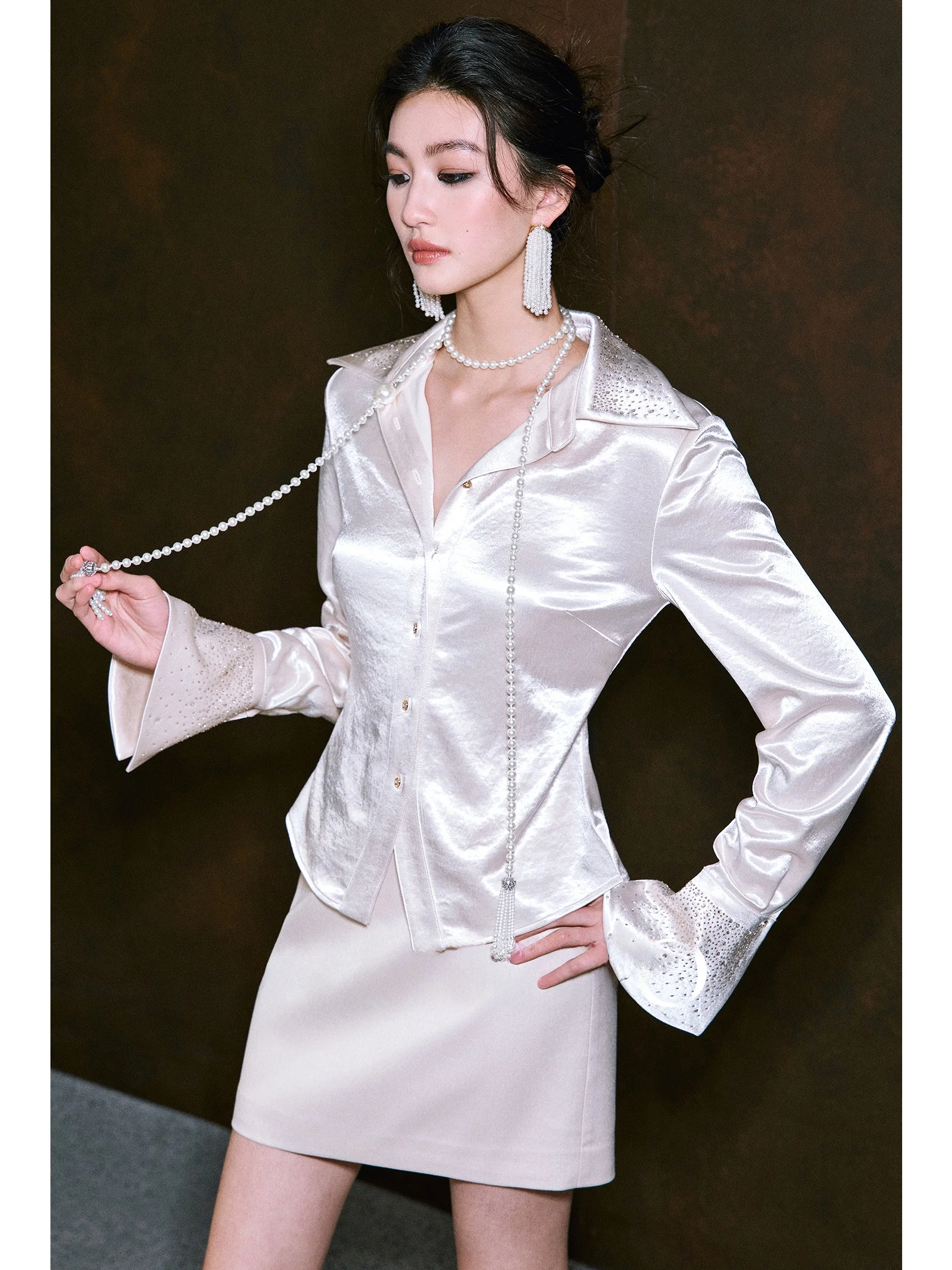 WANGXO Smooth Draped Satin iny Drill Embellied Belted Waist Flared Sve irt Ele Casual Sle Long Sve Women's Top
WANGXO Smooth Draped Satin iny Drill Embellied Belted Waist Flared Sve irt Ele Casual Sle Long Sve Women's Top