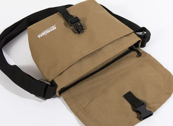 Japanese Street-Style Canvas Messenger Bags: Unisex Fashion with Contrast Details, Casual Ins-Inspired Flip-Top Small Satchels
Japanese Street-Style Canvas Messenger Bags: Unisex Fashion with Contrast Details, Casual Ins-Inspired Flip-Top Small Satchels