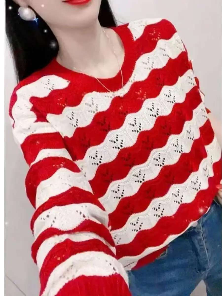 Женский свободный вязаный свитер с длинными рукавами, круглым вырезом, ажурным узором, цветными блоками и полосками, базовый топ, модный и универсальный.
Женский свободный вязаный свитер с длинными рукавами, круглым вырезом, ажурным узором, цветными блоками и полосками, базовый топ, модный и универсальный.