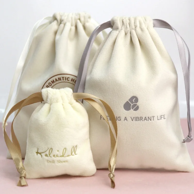 Ins Cream Velvet Drawstring Bag Cosmetic Jewelry Packaging Pouch Custom Logo Flannel Gift Dust Sack
Ins Cream Velvet Drawstring Bag Cosmetic Jewelry Packaging Pouch Custom Logo Flannel Gift Dust Sack