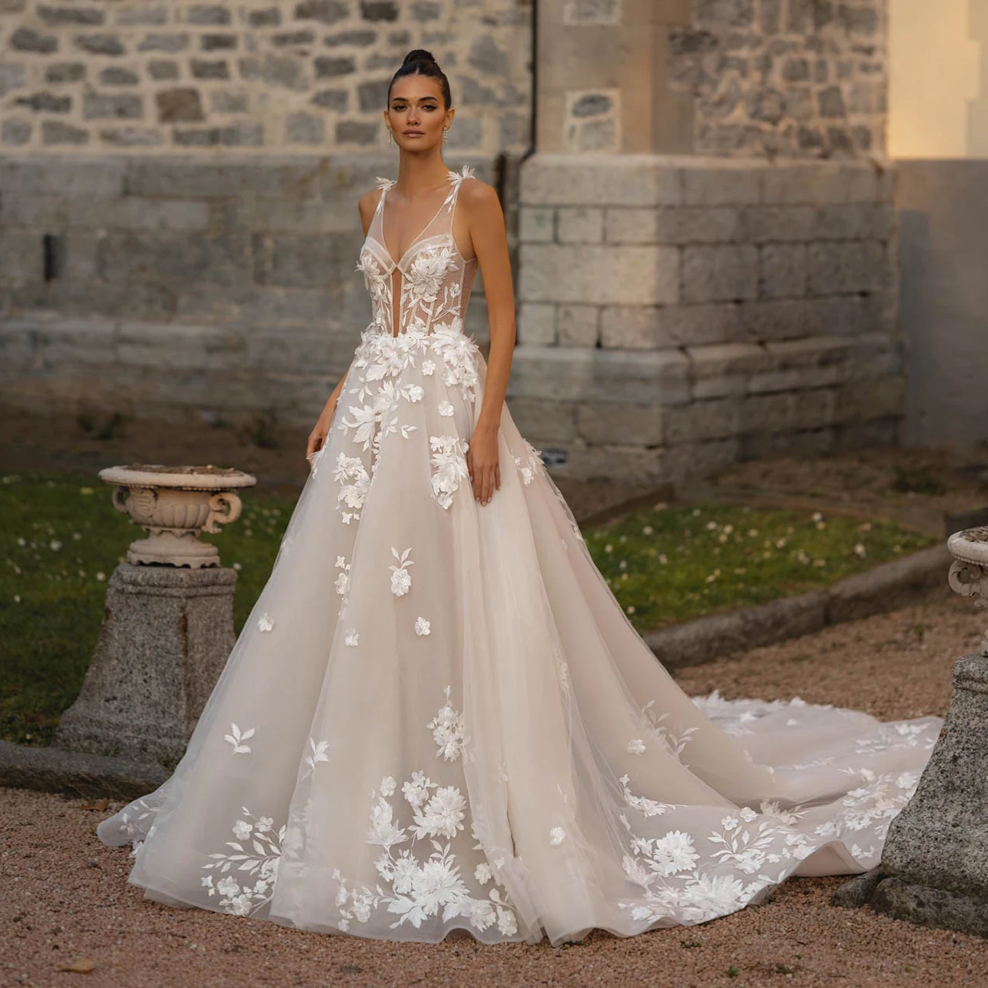 Sharon Said Charming 3D Flower Deep V-neck Off White Tulle Wedding Dress 2025 Sexy Backless A-line Bride Gowns SW203 Customized
Sharon Said Charming 3D Flower Deep V-neck Off White Tulle Wedding Dress 2025 Sexy Backless A-line Bride Gowns SW203 Customized