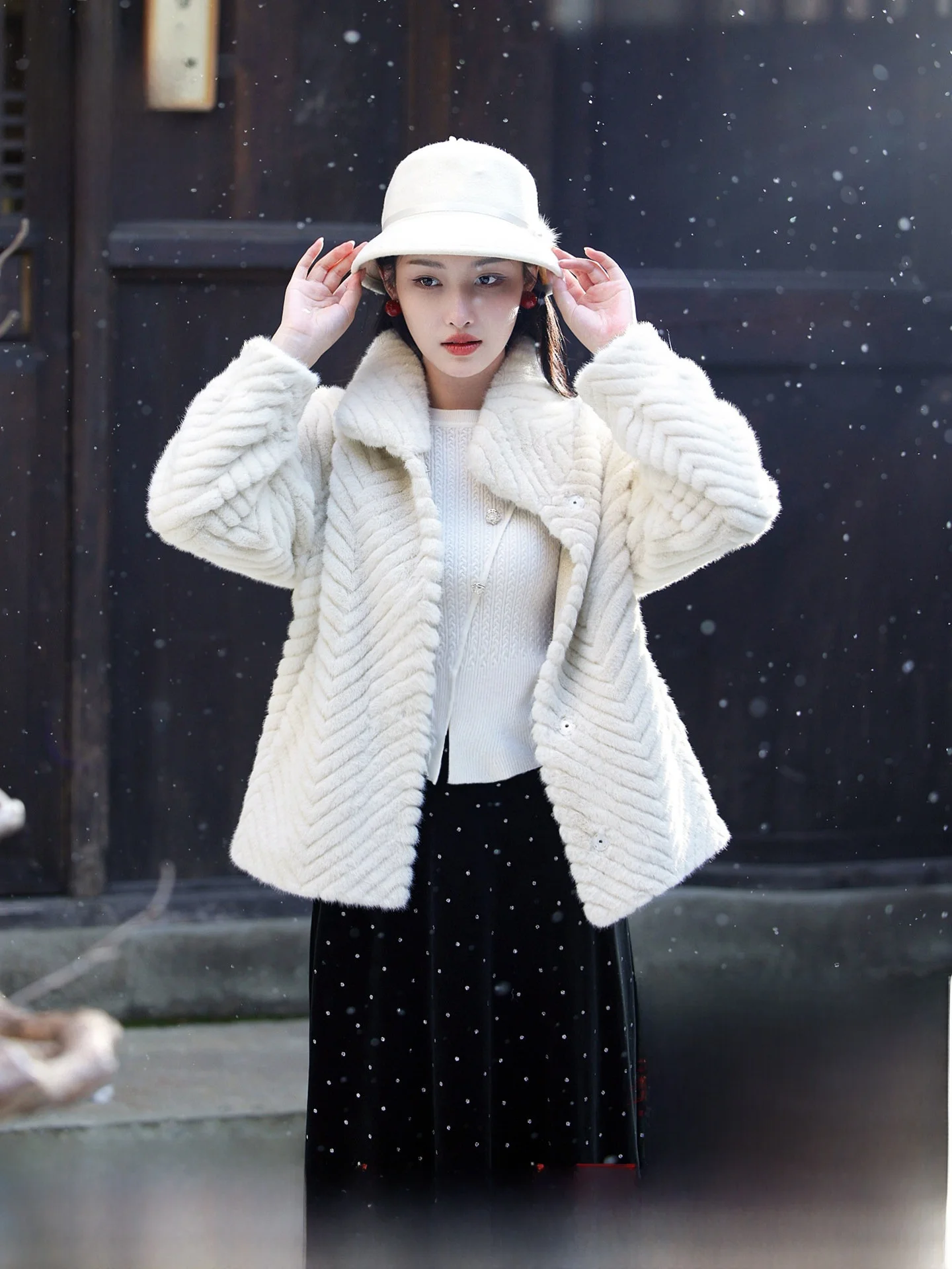 Женская зимняя куртка из искусственного меха Eleort, новинка 2025 года, из экологически чистого полиэфирного волокна, приталенная, верхняя одежда для женщин
Женская зимняя куртка из искусственного меха Eleort, новинка 2025 года, из экологически чистого полиэфирного волокна, приталенная, верхняя одежда для женщин