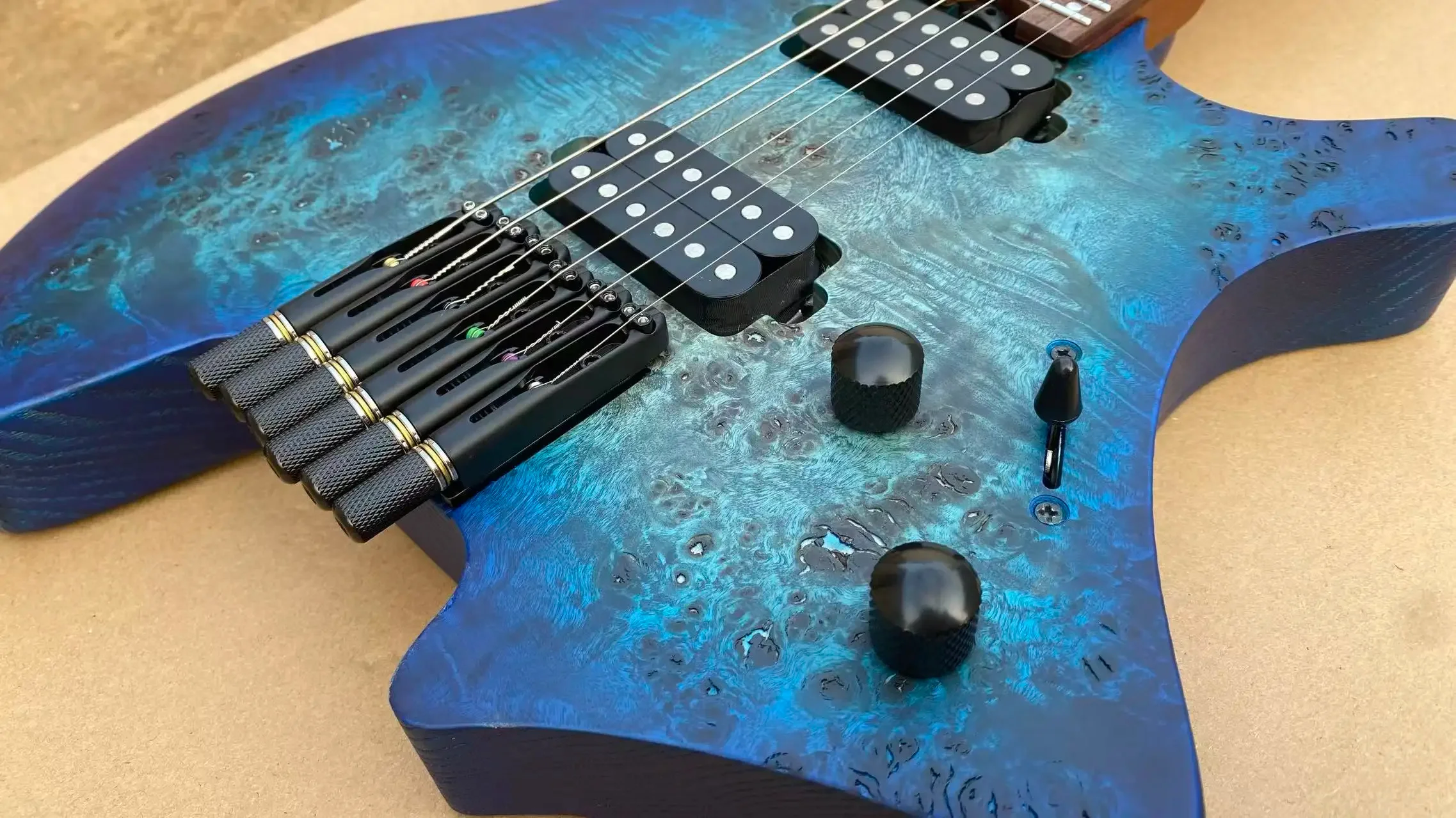 In Stock Acepro Burl Maple Top Headless Electric Guitar Blue Roasted Ash Body, Jumbo Stainless Steel Frets 2 Humbuckers
In Stock Acepro Burl Maple Top Headless Electric Guitar Blue Roasted Ash Body, Jumbo Stainless Steel Frets 2 Humbuckers