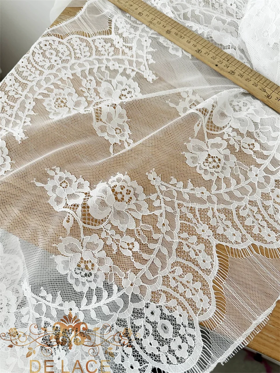SXGN High Quality New Eyelash Lace Trim Floral Embroidered Fabric Soft Chantilly French Lace Wedding Dress Fabric
SXGN High Quality New Eyelash Lace Trim Floral Embroidered Fabric Soft Chantilly French Lace Wedding Dress Fabric