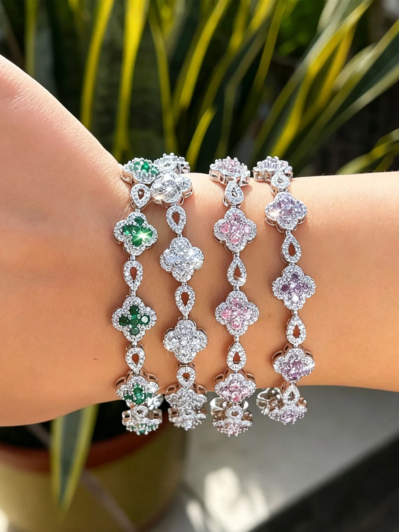 Four Leaf Clover Tennis Bracelet For Women Multicolor Shiny Stone Inlaid Dainty Link Chain Stackable Wedding Party Luxury Jewelry Gift
Four Leaf Clover Tennis Bracelet For Women Multicolor Shiny Stone Inlaid Dainty Link Chain Stackable Wedding Party Luxury Jewelry Gift