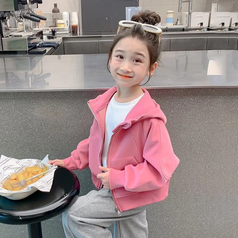 Весенние толстовки для девочек, куртки, осенние детские повседневные пальто с капюшоном, модная детская хлопковая верхняя одежда на молнии, От 2 до 8 лет
Весенние толстовки для девочек, куртки, осенние детские повседневные пальто с капюшоном, модная детская хлопковая верхняя одежда на молнии, От 2 до 8 лет