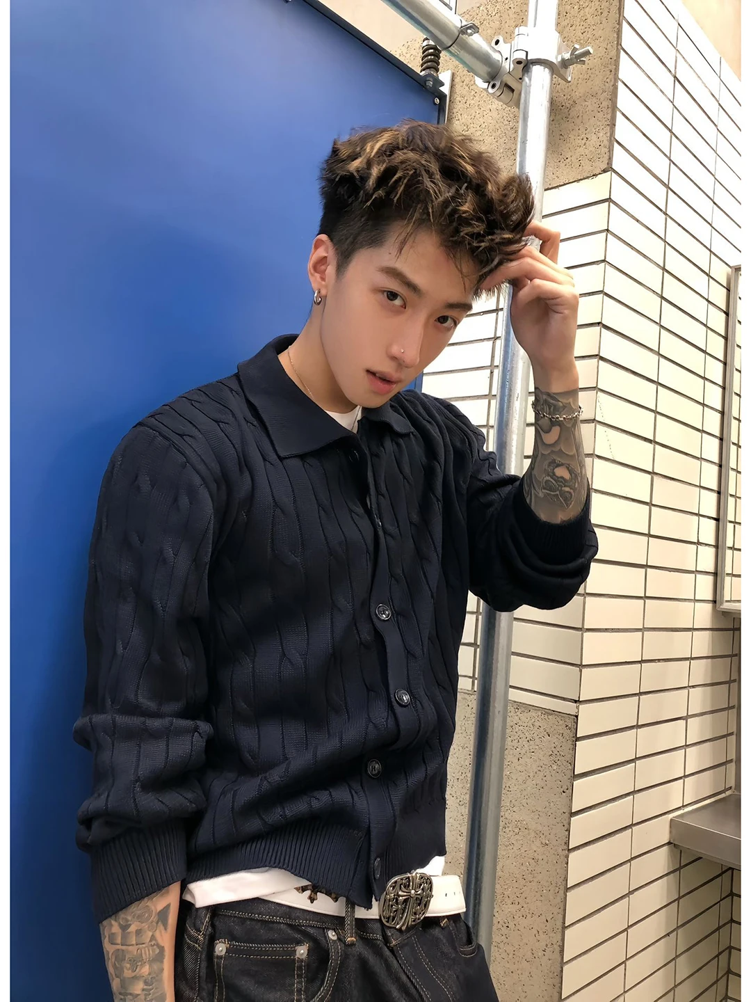 Black Knitted Cardigan Men's Autumn Winter Vintage Style Buttoned Sweater American Retro Yarn Coat Trendy Long Sleeve Flip Co...
Black Knitted Cardigan Men's Autumn Winter Vintage Style Buttoned Sweater American Retro Yarn Coat Trendy Long Sleeve Flip Co...