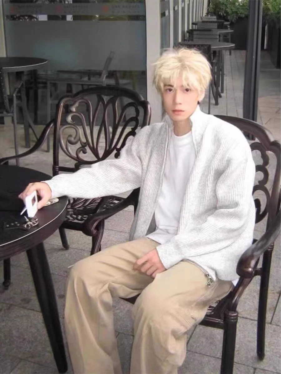 Мужской вязаный свитер в американском ретро-стиле, весенне-осенний, с воротником-стойкой, длинными рукавами, свободного кроя, молодежный, модный
Мужской вязаный свитер в американском ретро-стиле, весенне-осенний, с воротником-стойкой, длинными рукавами, свободного кроя, молодежный, модный