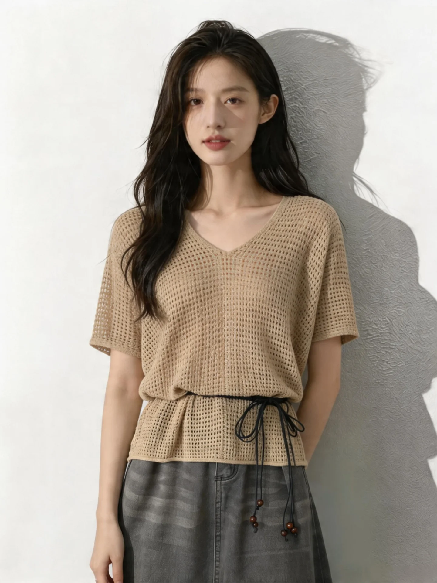 Women's Ice Silk T-shirt Hollow V-neck Short Sleeve Belted Slimming Waist Covering Belly Top Comfortable Korean Style Knitted
Women's Ice Silk T-shirt Hollow V-neck Short Sleeve Belted Slimming Waist Covering Belly Top Comfortable Korean Style Knitted
