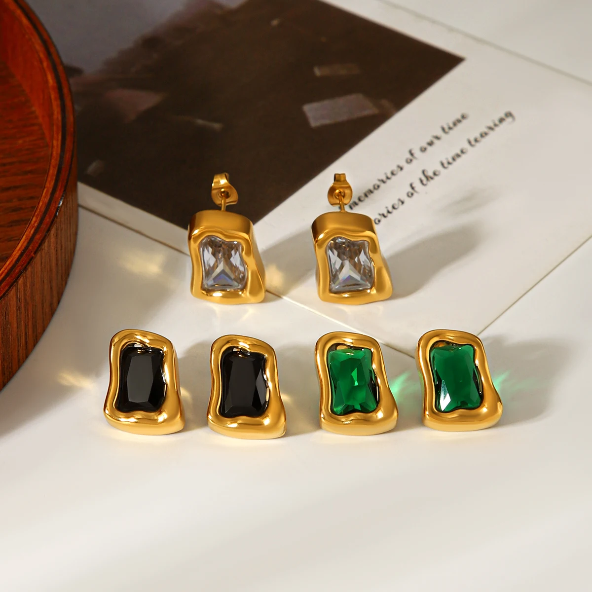 Huangchao Classic Cubic Zirconia 18k Gold Plated Women‘s Stainless Steel Earrings Jewelry Set Simple Fashionable Jewelry Set
Huangchao Classic Cubic Zirconia 18k Gold Plated Women‘s Stainless Steel Earrings Jewelry Set Simple Fashionable Jewelry Set