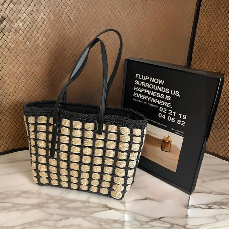 Stylish Solid Color Leather Shopper Bag - Trendy Commuter Purse With Minimalist Superstar Appeal
Stylish Solid Color Leather Shopper Bag - Trendy Commuter Purse With Minimalist Superstar Appeal