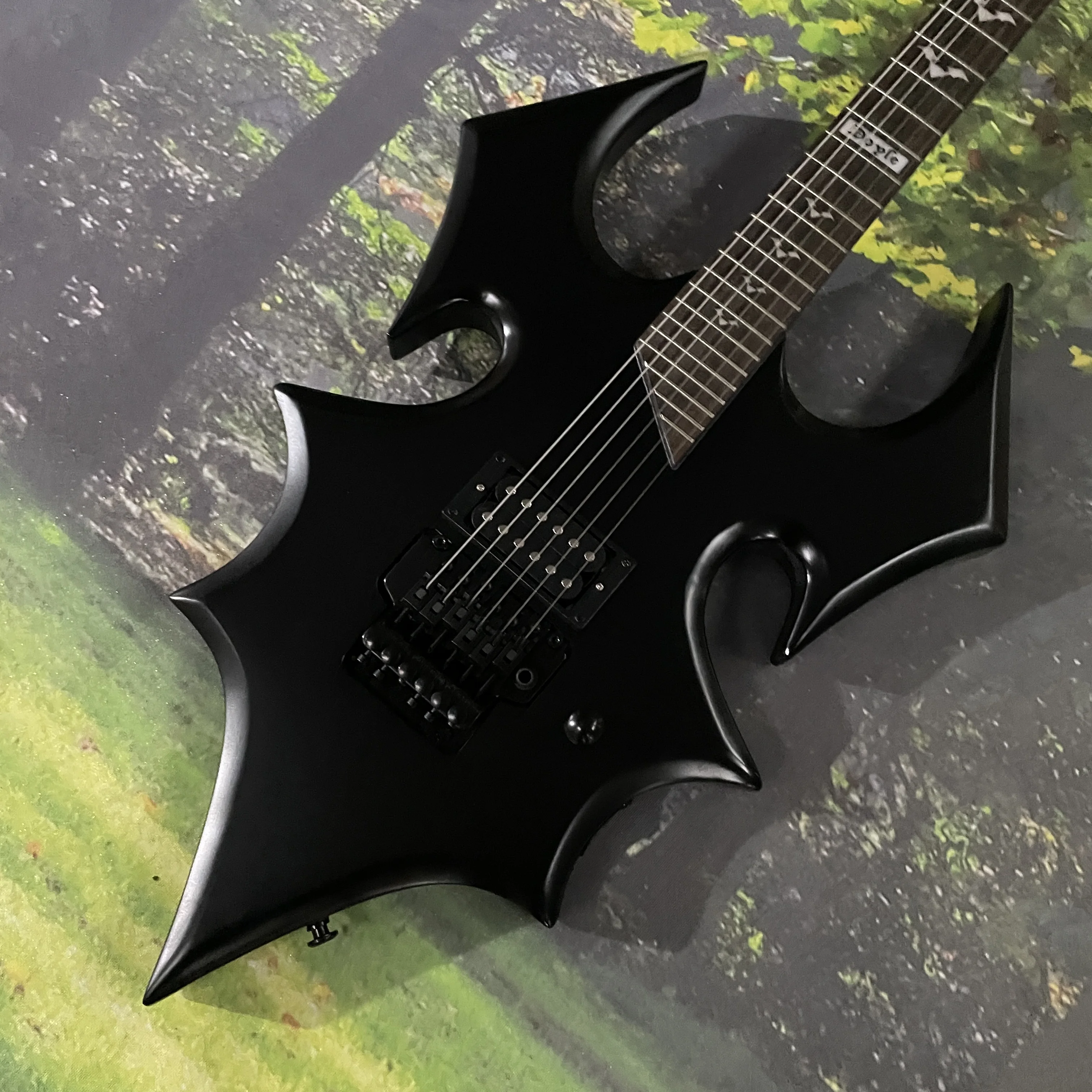 Black Matt 6-String Fast Tremolo Electric Guitar Solid Mahogany Body Bat Design Maple Back/Side Rosewood Fingerboard H guitars
Black Matt 6-String Fast Tremolo Electric Guitar Solid Mahogany Body Bat Design Maple Back/Side Rosewood Fingerboard H guitars