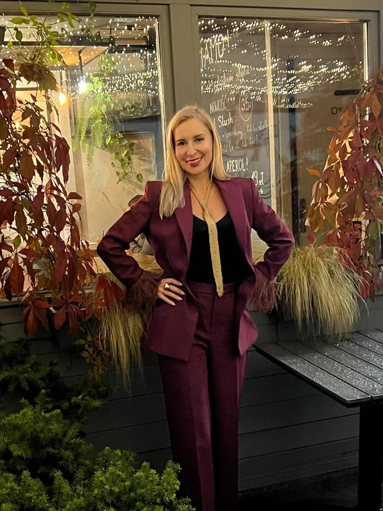 Женский однотонный пиджак с лацканами, однобортный костюм с длинными рукавами и v-образным вырезом, прямые брюки, костюмы 2025 года, новый модный офисный наряд для поездок на работу
Женский однотонный пиджак с лацканами, однобортный костюм с длинными рукавами и v-образным вырезом, прямые брюки, костюмы 2025 года, новый модный офисный наряд для поездок на работу