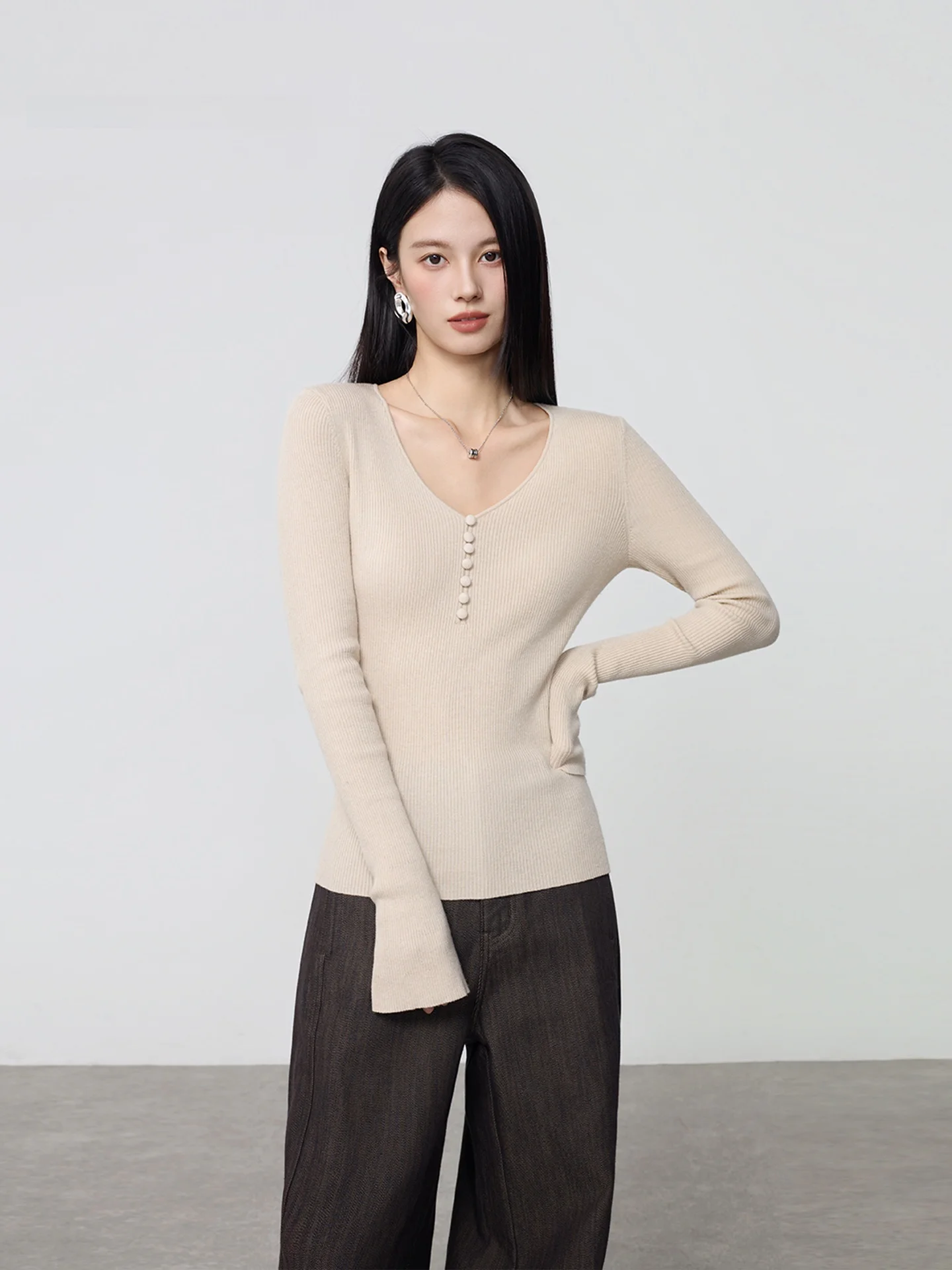 Ele V-Ne Wool Knitwear Sweater by Li Ynuo MPBY Silver Pine Tree Faionable All-Match Overhead Sle Slimming Top
Ele V-Ne Wool Knitwear Sweater by Li Ynuo MPBY Silver Pine Tree Faionable All-Match Overhead Sle Slimming Top